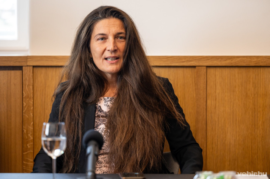 Loószné Dömötör Enikő, a Veszprémi Érsekség irodavezetője