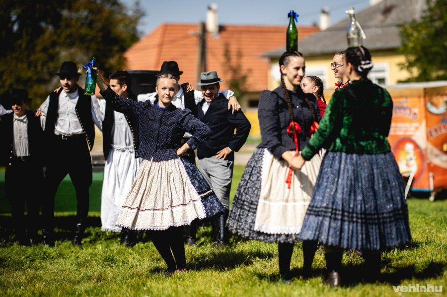 Szentgálon szombaton tartottak vidám szüreti felvonulást