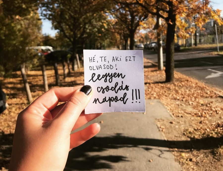 Néha egy kedves üzenet is elég, erről szól a Gulyás Lídia által indított azonos nevű projekt /Fotó: Kedves üzenetek