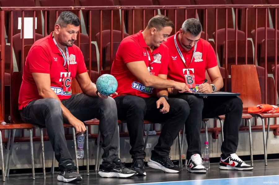 A veszprémi edzőtrió: Sterbik Árpád kapusedző, Momir Ilics vezetőedző és Gulyás Péter másodedző (archív fénykép)