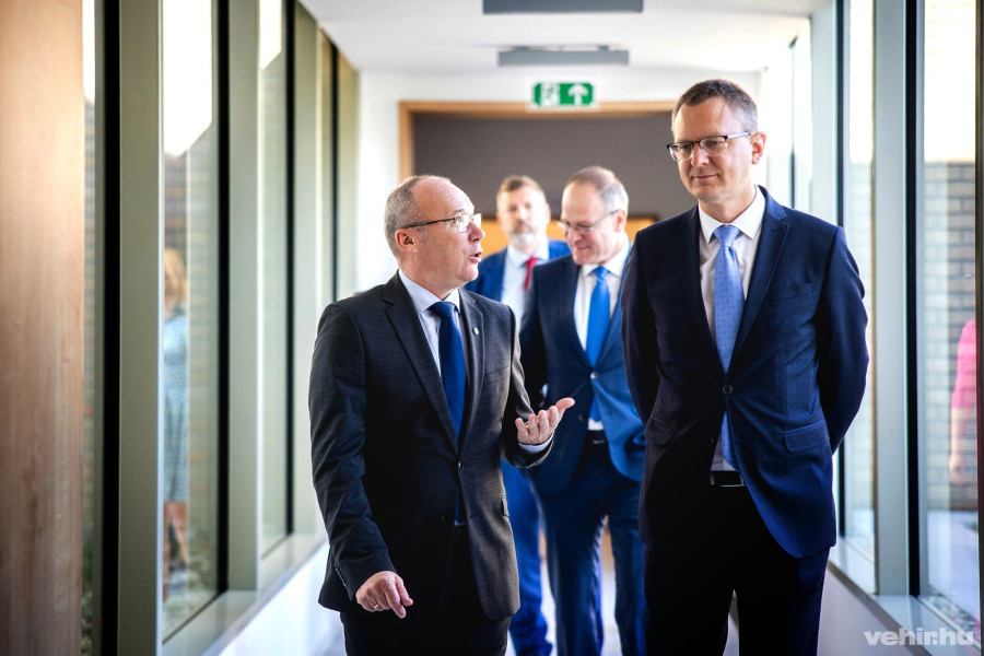 Porga Gyula, Rétvári Bence