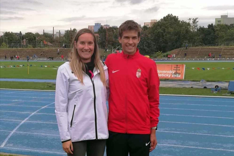 Az edző Nagy Cecília mellett tanítványa, Szirbek Titusz - fotó: SVSE