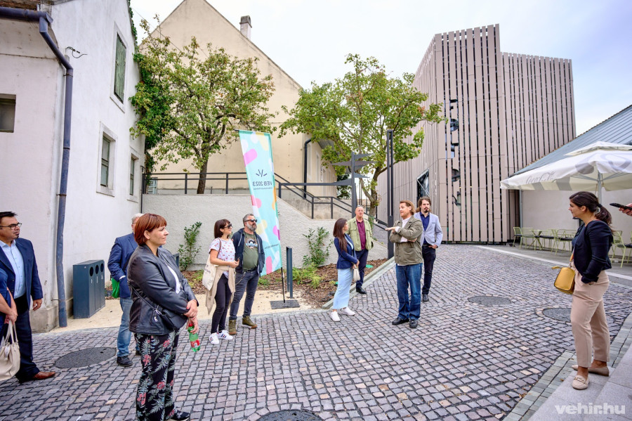 A veszprémi városnézésen a Fotont is érintették