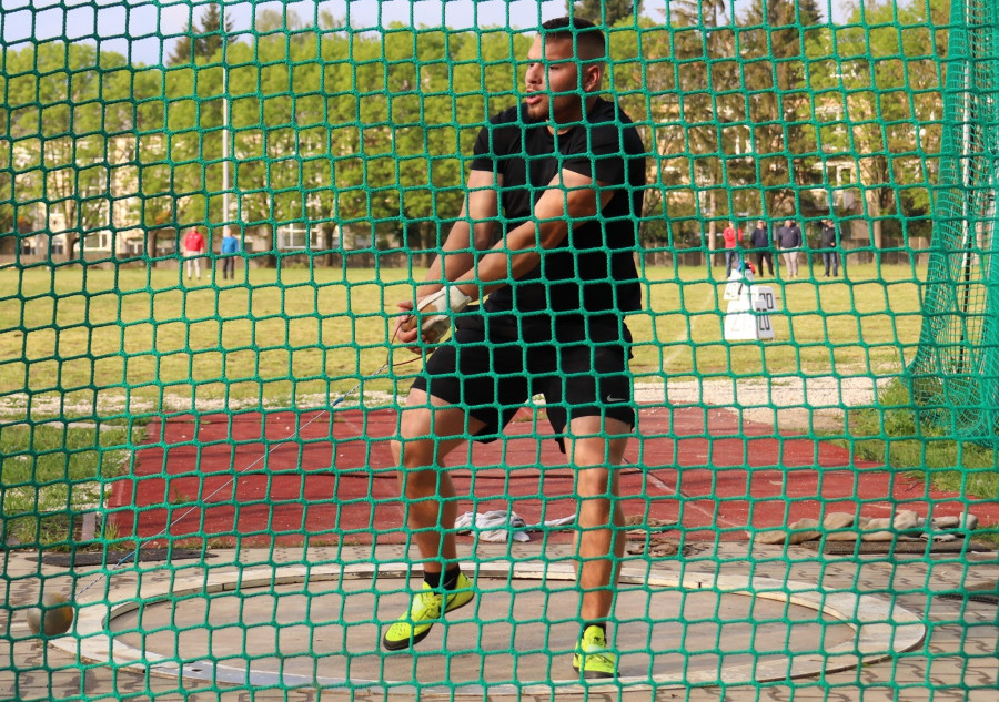 Czeller Gábor is dobókörbe áll - Fotó: VEDAC