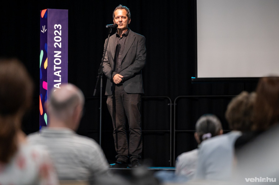 Dr. Vukoszávlyev Zorán helyettes államtitkár