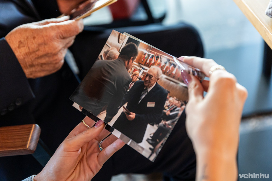 A vasdiploma átadásán