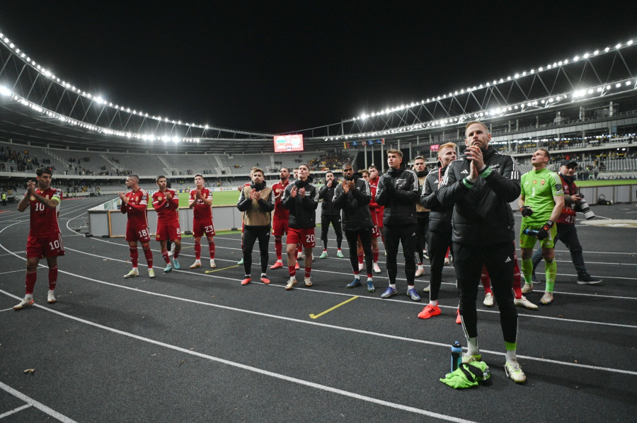 A magyar válogatott játékosai megköszönik a szurkolást a labdarúgó Európa-bajnoki selejtező G csoportjában játszott Litvánia - Magyarország mérkőzés végén a kaunasi Dariaus ir Giréno Stadionban 2023. október 17-én. A találkozó 2-2-es döntetlennel zárult. MTI/Illyés Tibor