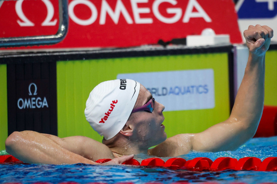 A győztes Betlehem Dávid a férfi 1500 méteres gyorsúszás döntője után az úszók világkupa-sorozatának utolsó, budapesti állomásán a Duna Arénában 2023. október 21-én. MTI/Hegedüs Róbert