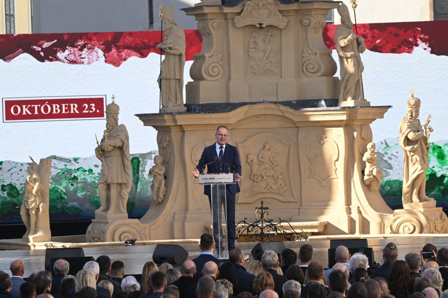 Navracsics Tibor területfejlesztési miniszter beszédet mond az 1956-os forradalom és szabadságharc 67. évfordulóján tartott veszprémi ünnepi megemlékezésen 2023. október 23-án. MTI/Koszticsák Szilárd