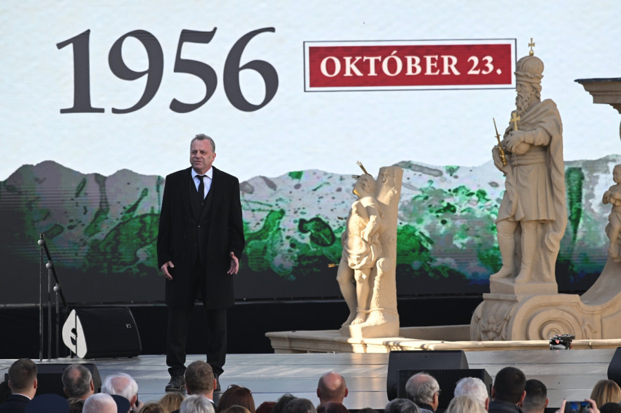 Oberfrank Pál Kossuth-díjas színművész az 1956-os forradalom és szabadságharc 67. évfordulóján tartott veszprémi ünnepi megemlékezésen 2023. október 23-án. MTI/Koszticsák Szilárd