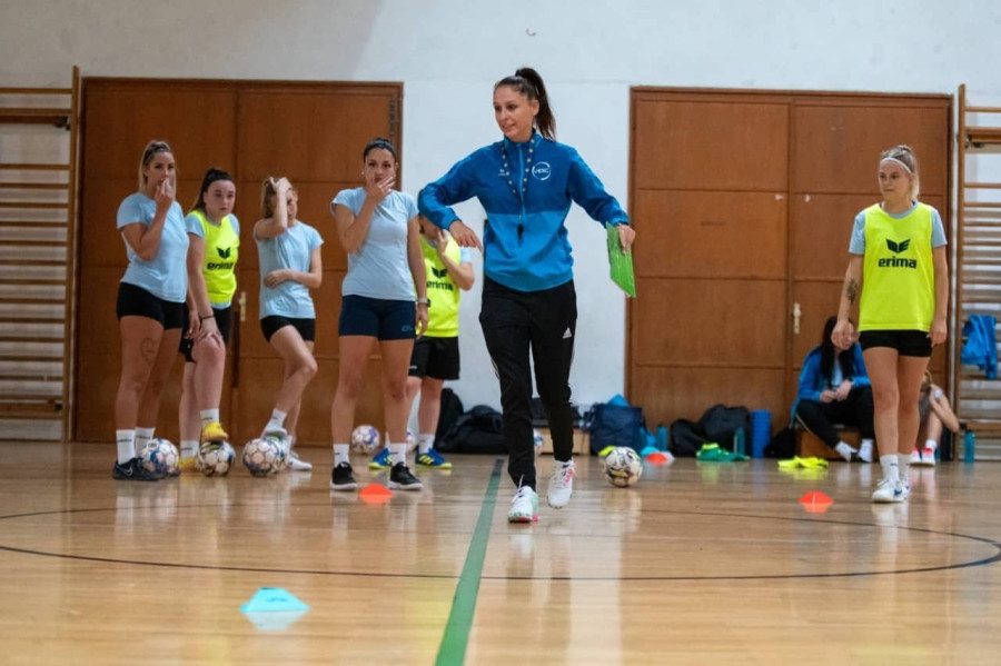 A veszprémi lányok felkészülten várják a bajnoki rajtot - Fotó: vesc.hu