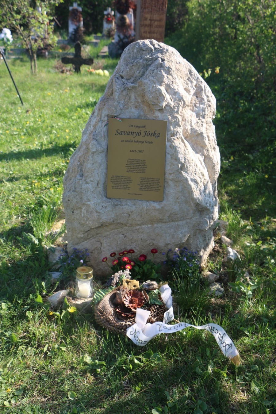 Savanyó Jóska sírja