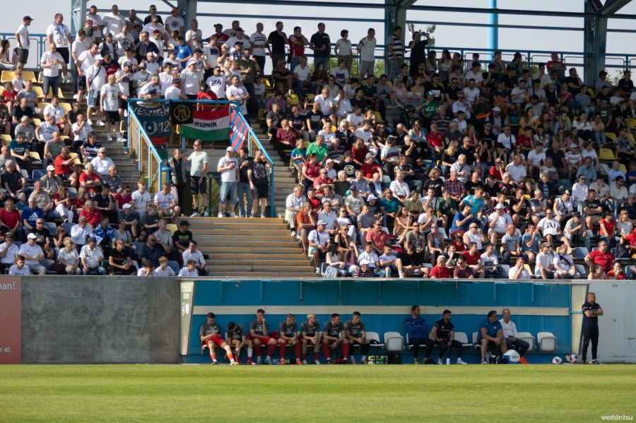 A veszprémi csapatért ezrek szorítottak májusban a Tatabánya elleni "bajnoki döntőn"
