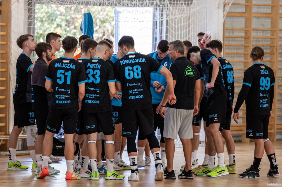 Alulmaradt a Veszprém (archív fénykép)