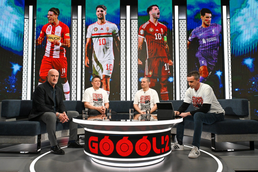 Marco Rossi, a magyar labdarúgó-válogatott szövetségi kapitánya, Simek Péter, az M4 Sport szakértője, Hajdú B. István sportkommentátor és Molnár Mátyás műsorvezető (b-j) az M4 Sport Góóól!2 című műsorában az MTVA Kunigunda útjai székházában 2023. november 20-án. MTI/Illyés Tibor