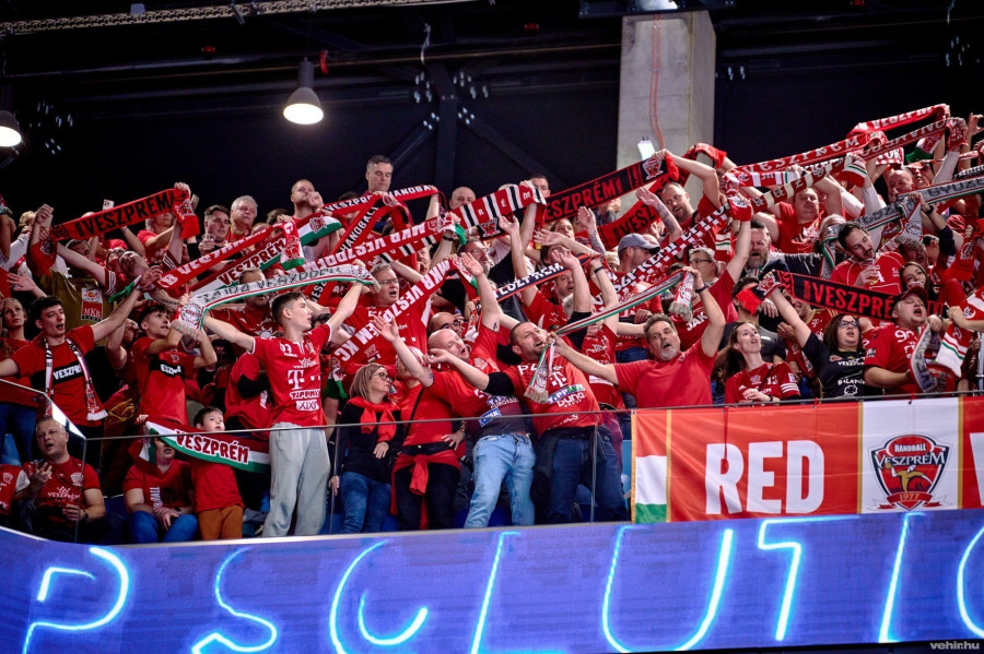 A szurkolók támogatása plusz erővel ruházza fel a csapatot (archív fénykép)