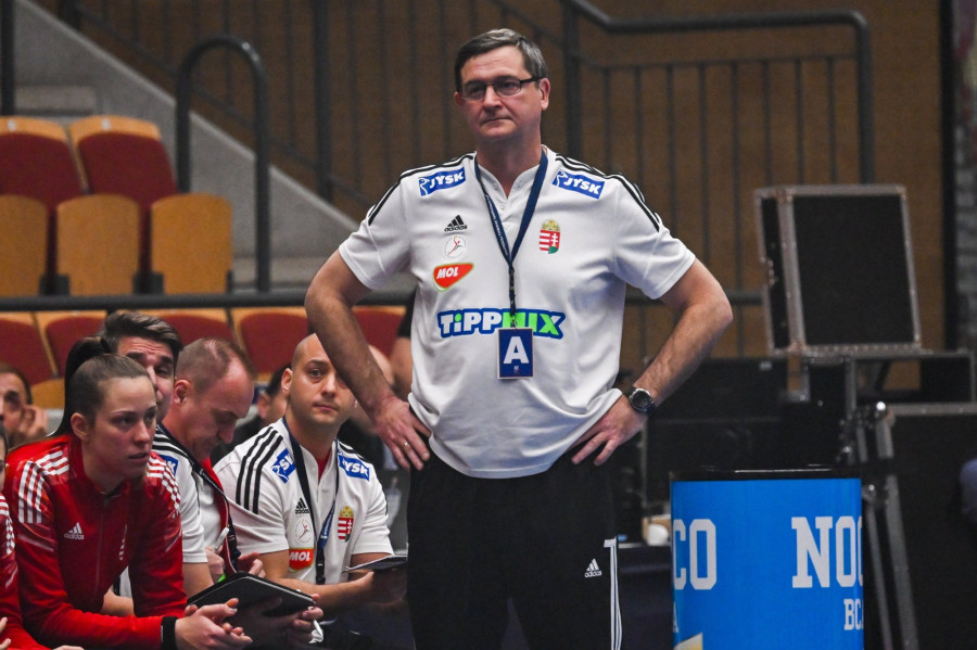 Golovin Vlagyimir, a magyar válogatott szövetségi kapitánya az olimpiai kvalifikációs női kézilabda-világbajnokság csoportkörének második fordulójában játszott Magyarország - Kamerun mérkőzésen a svédországi Helsingborgban 2023. december 2-án. MTI/Illyés Tibor