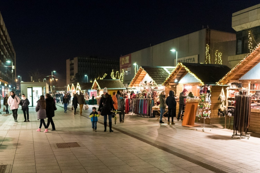 Korábbi karácsonyi vásár Veszprémben
