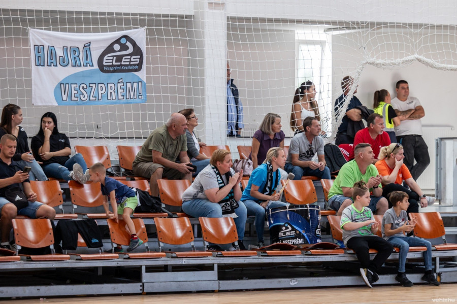 A szurkolók rendre támogatják a csapatot (archív fénykép)