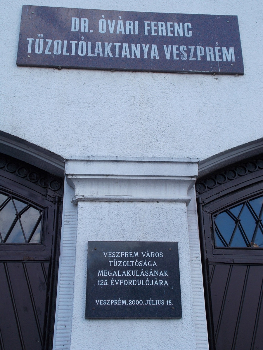 A veszprémi tűzoltólaktanya is az ő nevét viseli