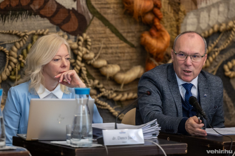 Dr. Dancs Judit jegyző, Porga Gyula polgármester