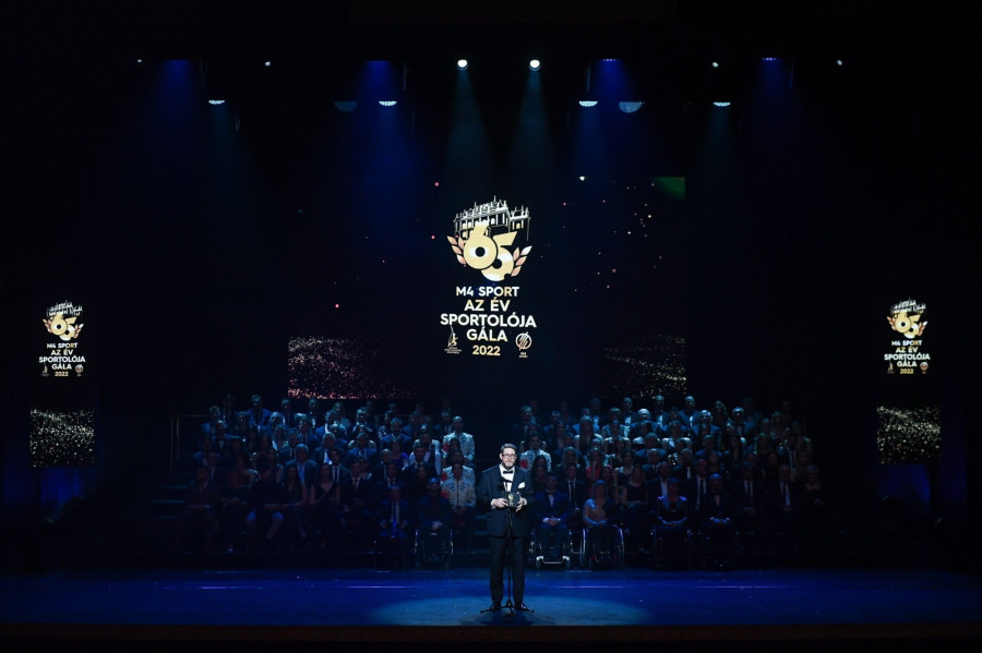 Szöllõsi György, a Magyar Sportújságírók Szövetségének (MSÚSZ) elnöke beszédet mond az M4 Sport - Év sportolója gálán a Magyar Állami Operaházban 2023. január 9-én. MTI/Illyés Tibor