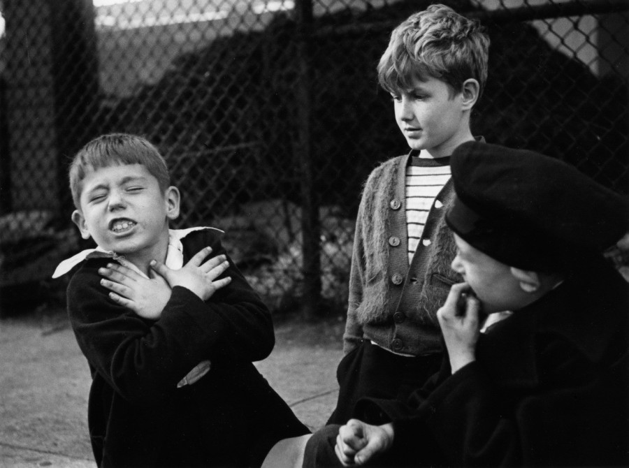 Jimmy történetet mesél, West Village, New York City, 1947 @Ruth Orkin