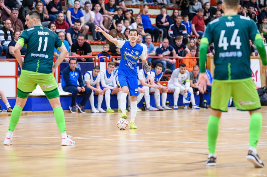 Alulmaradt a Veszprém (archív fénykép)