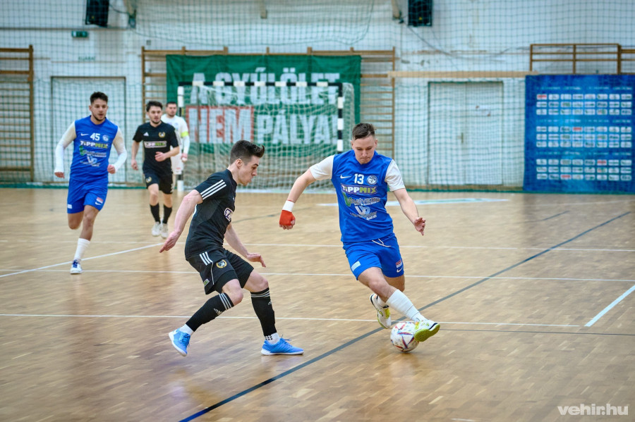 Dunaújvárosba látogat a Veszprém (archív fénykép)