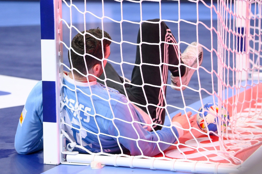 Palasics Kristóf László kapus a férfi kézilabda olimpiai kvalifikációs Európa-bajnokság középdöntőjének első fordulójában, a Magyarország - Ausztria mérkőzésen a kölni Lanxess Arénában 2024. január 18-án. MTI/Czeglédi Zsolt