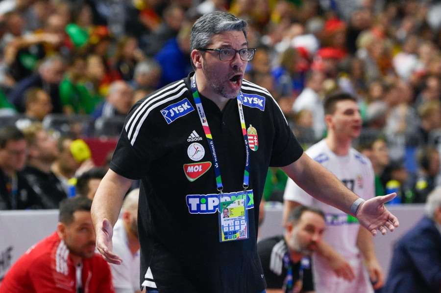 Jose Maria Chema Rodriguez Vaquero, a magyar válogatott spanyol szövetségi kapitánya a férfi kézilabda olimpiai kvalifikációs Európa-bajnokság középdöntőjének negyedik fordulójában játszott Franciaország - Magyarország mérkőzésen a kölni Lanxess Arénában 2024. január 24-én. A francia válogatott 35-32-re győzött. MTI/Czeglédi Zsolt