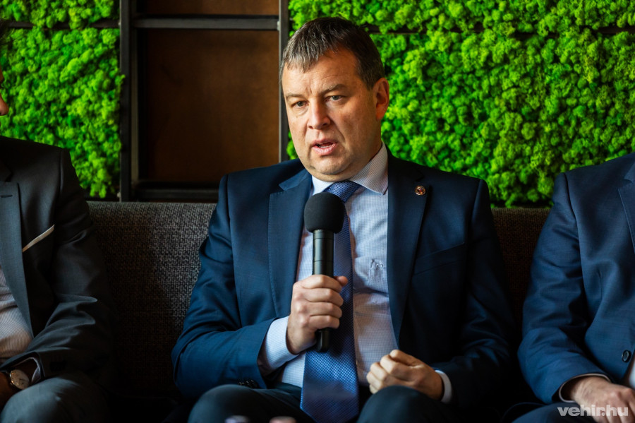 Dr. Gelencsér András