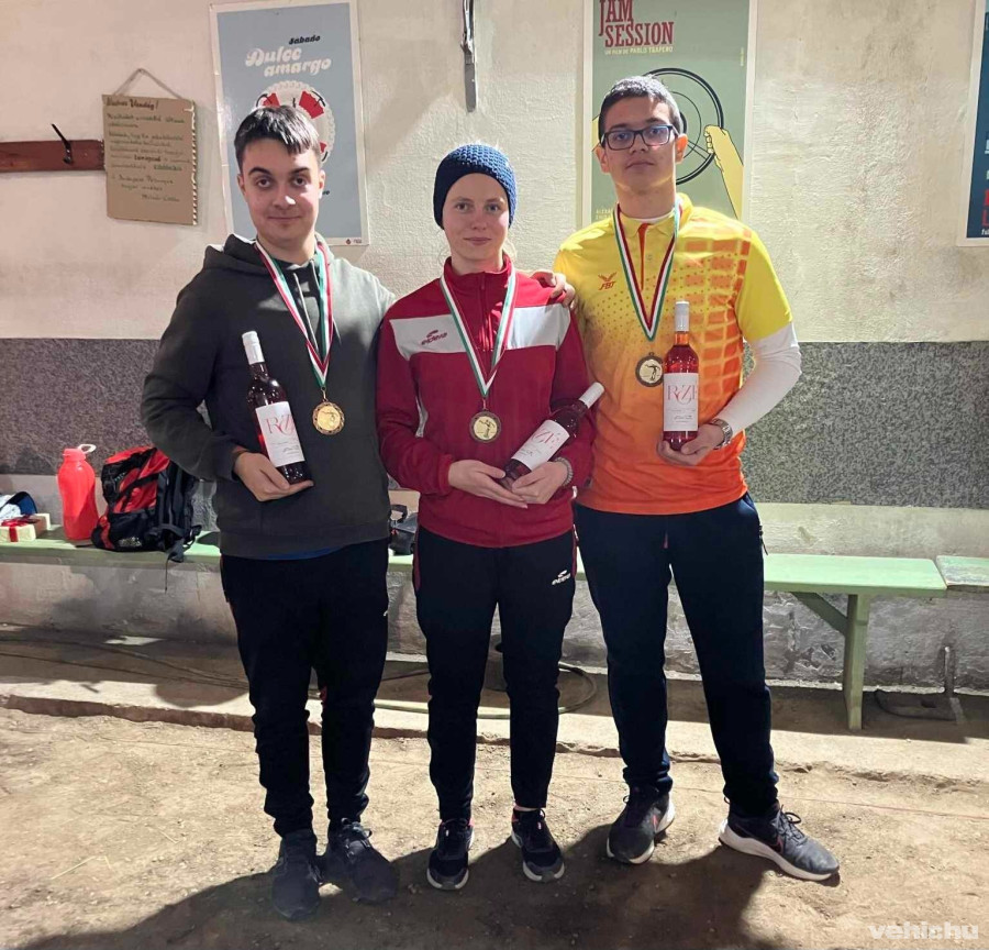 Tóth Áron, Acsai Ramóna és Muraközy Imre bronzérmet szerzett