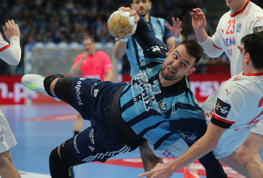 Bánhidi Bence, a Szeged  játékosa (k) a férfi kézilabda Bajnokok Ligája csoportkörének 11. fordulójában játszott OTP Bank-Pick Szeged - Kolstad HB mérkőzésen a szegedi Pick Arénában 2024. február 15-én. A Szeged 29-27-re győzött a norvég csapat ellen. MTI/Bús Csaba