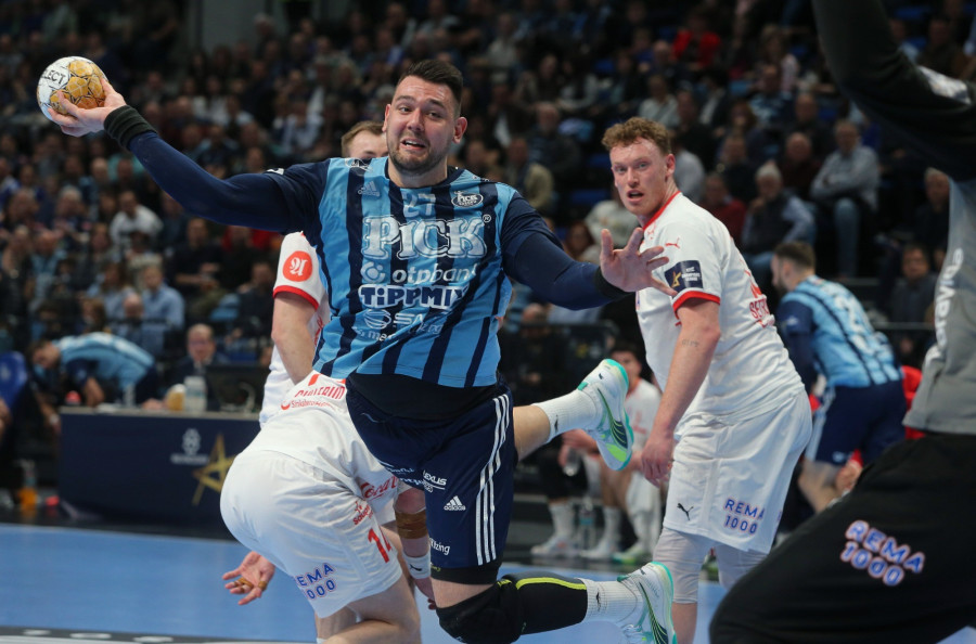 Bánhidi Bence, a Szeged (k) és Gabriel Ostad Setterblom, a Kolstad játékosa (j) a férfi kézilabda Bajnokok Ligája csoportkörének 11. fordulójában játszott OTP Bank-Pick Szeged - Kolstad HB mérkőzésen a szegedi Pick Arénában 2024. február 15-én. A Szeged 29-27-re győzött a norvég csapat ellen. MTI/Bús Csaba