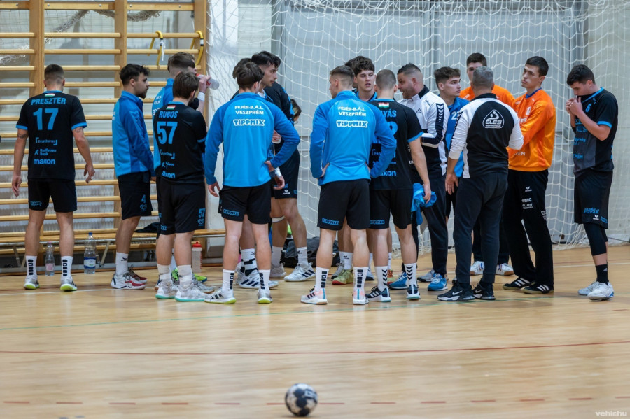 Alulmaradt a Veszprém (archív fénykép)