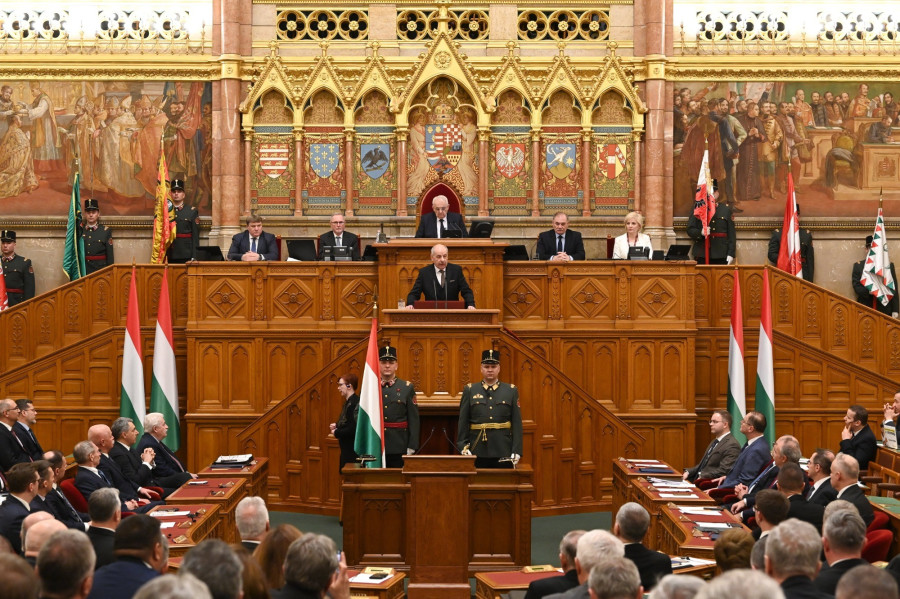 Sulyok Tamás megválasztott köztársasági elnök beszédet mond az Országgyűlés plenáris ülésén 2024. február 26-án. A kormányzó Fidesz-KDNP államfőjelöltjét az Országgyűlés 134 igen szavazattal választotta meg Magyarország rendszerváltás utáni hetedik köztársasági elnökévé. MTI/Máthé Zoltán