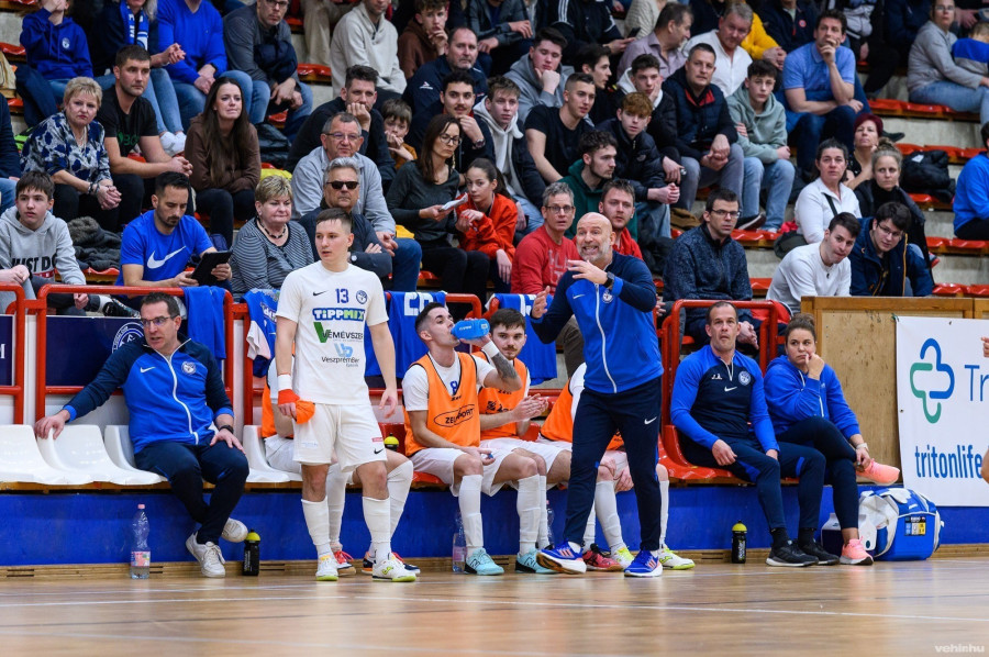 Vajon ki nyeri hétfőn a nyeretlenek csatáját?