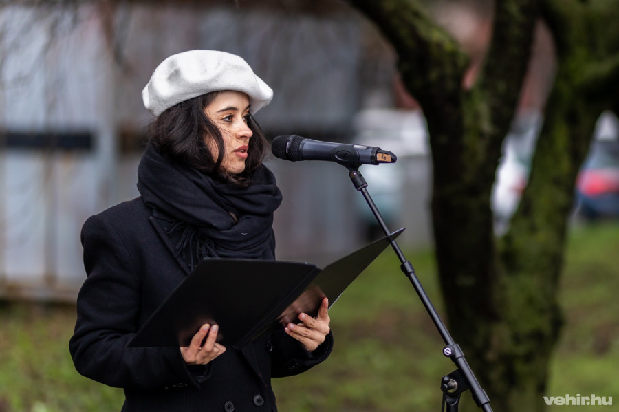 Az ünnepségen Taba Dorottya Lúcia, a Petőfi színház színésze szavalta el Reményik Sándor  Zászlószentelés című versét.