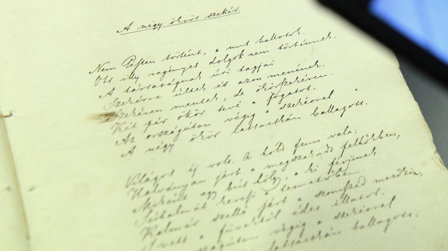 Petőfi Sándor A négy ökrös szekér című versének kézirata az Országos Széchényi Könyvtárban (OSZK) - fotó: MTI/Soós Lajos