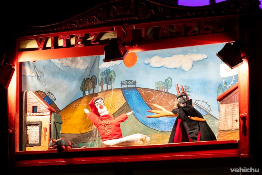 Vitéz László színházavató kalandjai