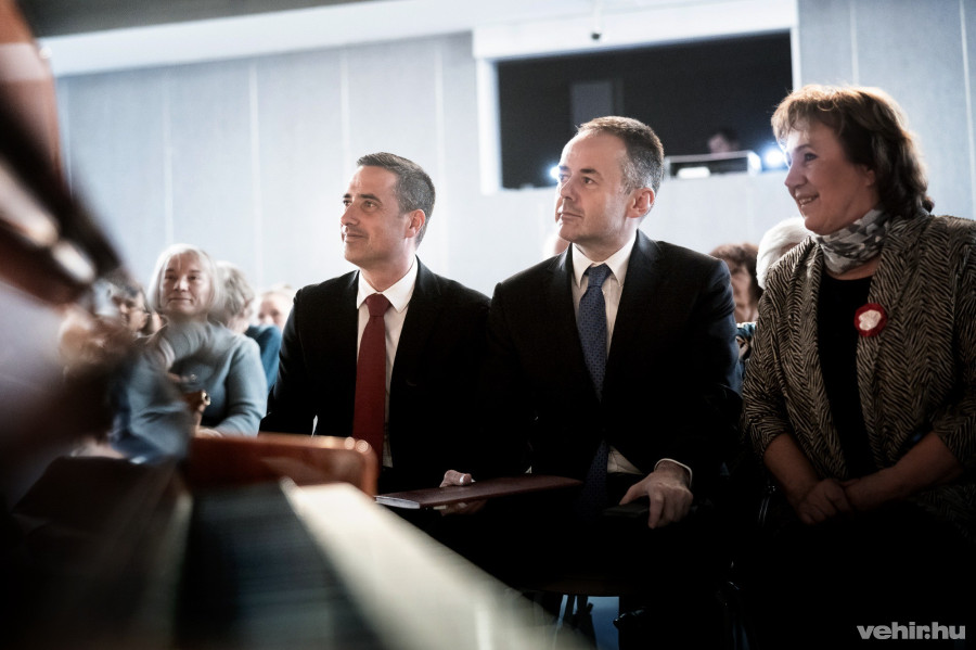 Ovádi Péter parlamenti képviselő, Andrzej Kalinowski konzul és Kövesdi Hanna, a lengyel önkormányzat elnöke