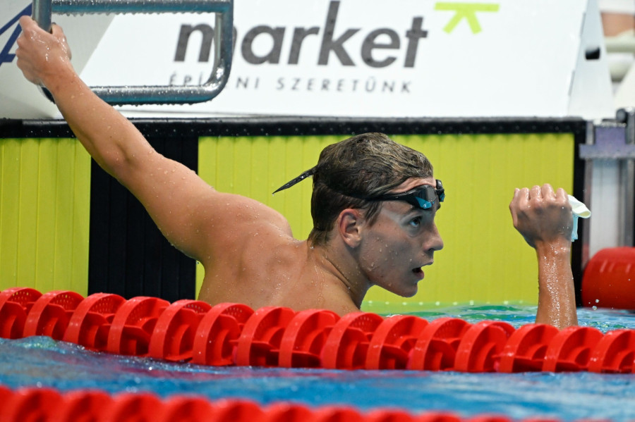 A győztes Betlehem Dávid a férfi 1500 méteres gyorsúszás döntője után az úszó országos bajnokságon a Duna Arénában 2024. április 9-én. MTI/Kovács Tamás