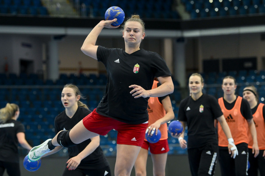 Bordás Réka a magyar női kézilabda-válogatott edzésén a debreceni Főnix Arénában 2024. április 8-án. A magyar női válogatott április 11. és 14. között a Főnix Arénában szállhat harcba a párizsi olimpiai részvételért Kamerun, Japán és Svédország ellen. MTI/Czeglédi Zsolt