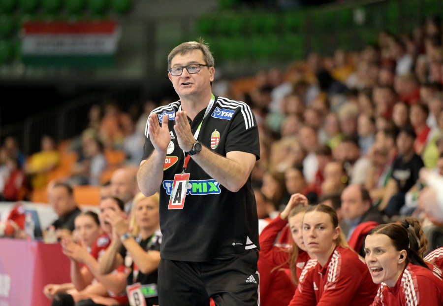 Golovin Vlagyimir, a magyar válogatott szövetségi kapitánya a női kézilabda Eurokupa 6. fordulójában játszott Magyarország - Ausztria mérkőzésen a győri Audi Arénában 2024. április 6-án. A magyar válogatott 36-30-ra győzött. MTI/Krizsán Csaba