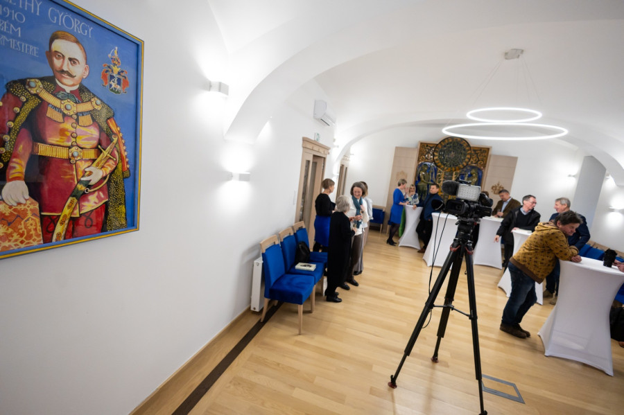 Szeglethy György nevét vette fel a Városháza kis házasságkötő terme