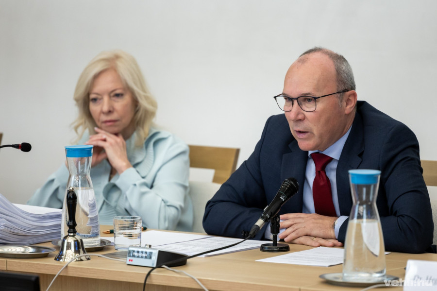 Dancs Judit jegyző és Porga Gyula 