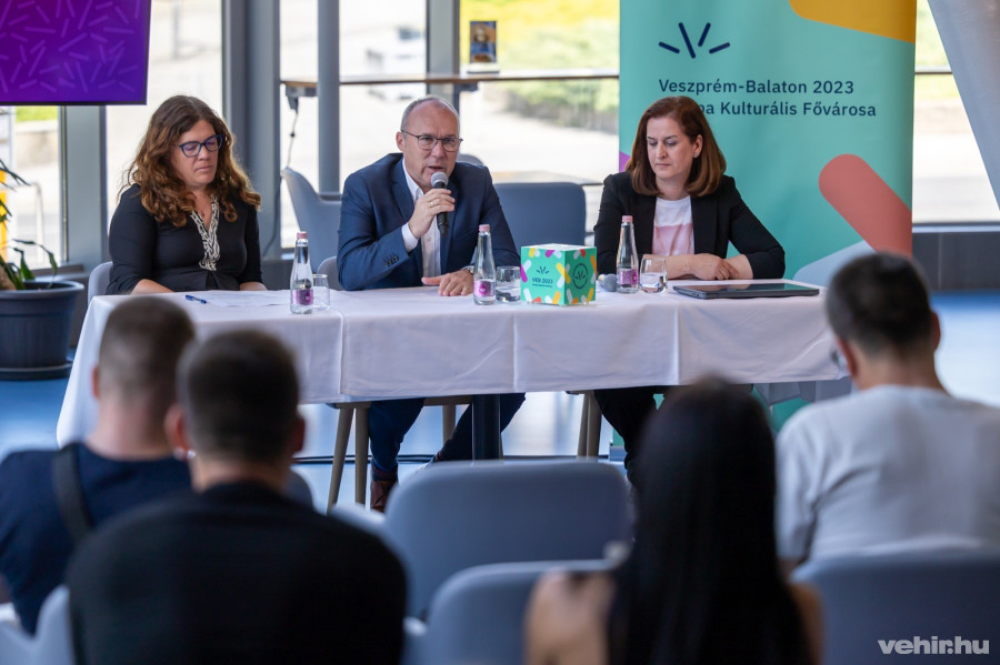 Mike Friderika, Porga Gyula és Zalavári Eszter