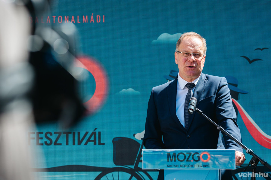 dr. Navracsics Tibor