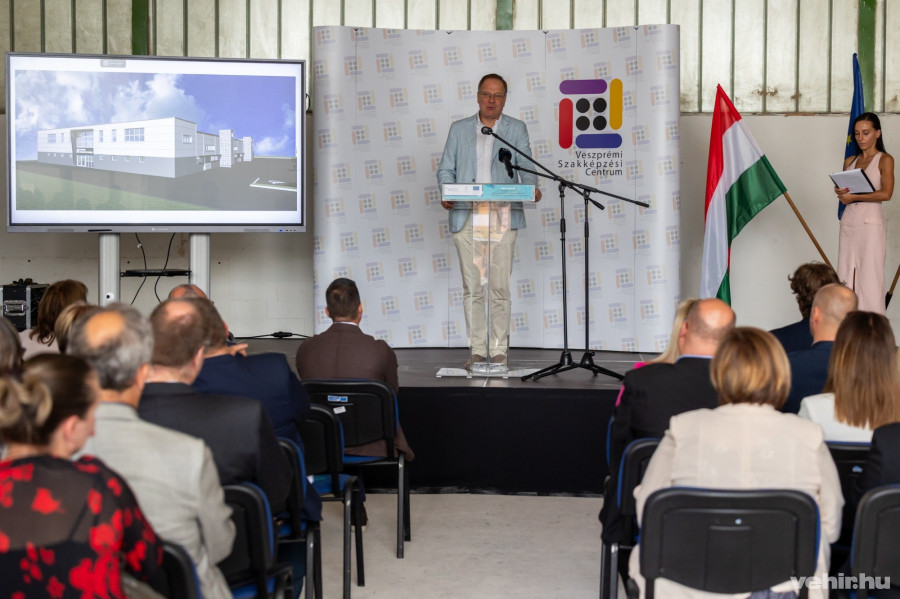 Dr. Navracsics Tibor, közigazgatási- és területfejlesztési miniszter